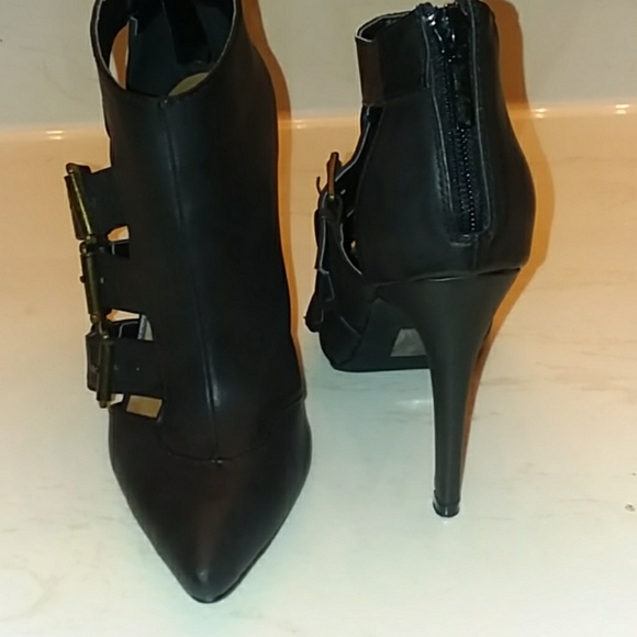 Boots - Picture 3 of 4